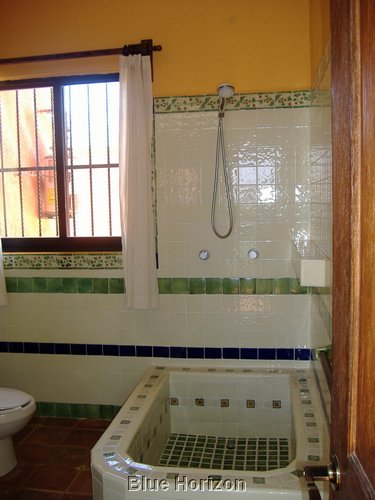 Casa Sandi bathroom1.JPG