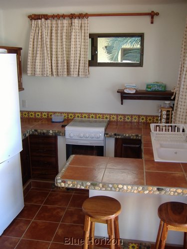 _Casa Tim Bungalow kitchen.JPG
