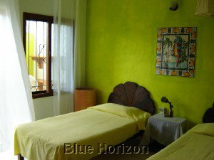 Casa Manfred room3 beds.jpg