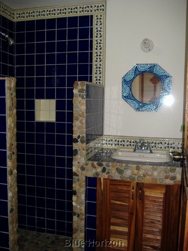 Casa Tim apartment1 bathroom.JPG