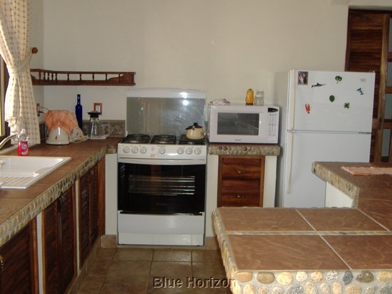 _Casa Tim apartment2 kitchen.JPG