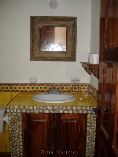 Casa Tim bungalow bathroom1.JPG