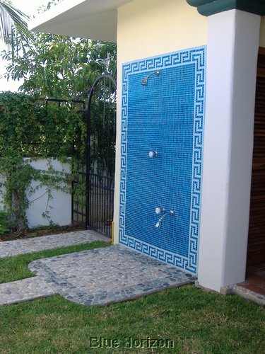 Casa Tim poolshower.JPG