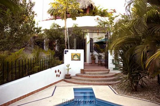 01-POOL-PATIO-HOUSE.jpg