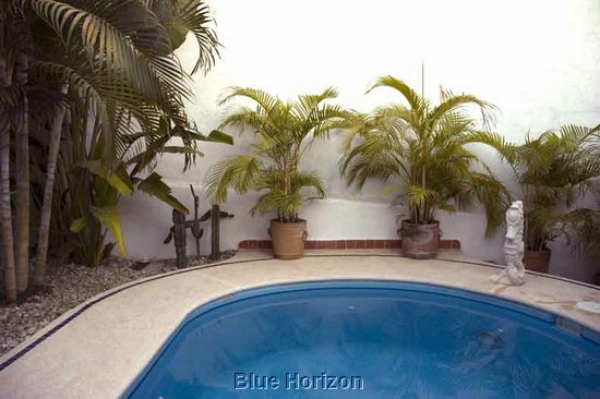 128-POOLCLOSEFOUNTAIN.jpg