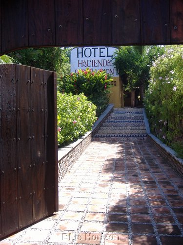 Hotel Hacienda Revolucion entrance.jpg