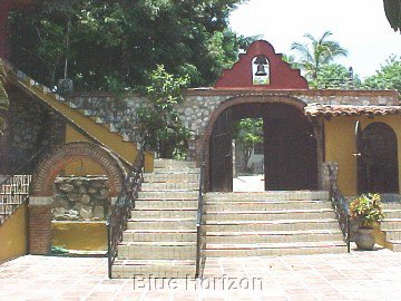 Hotel Hacienda Revolucion patio.jpg