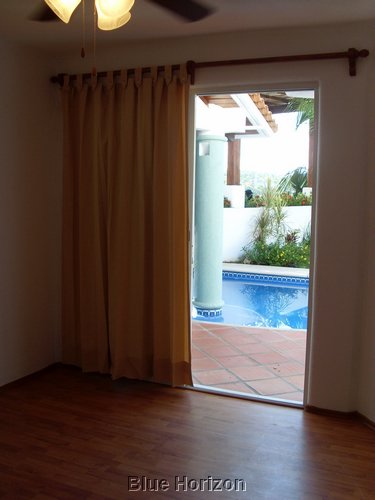 SL370087.JPG